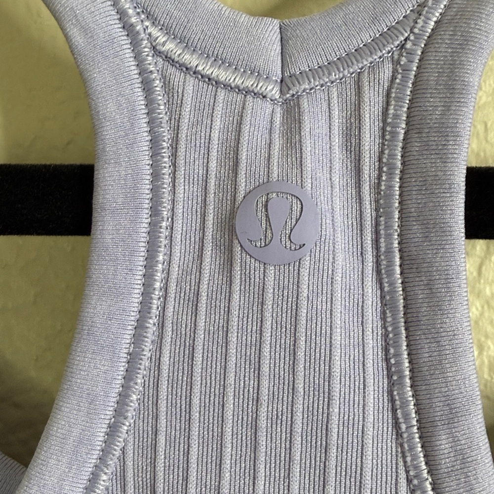 Lululemon Ebb to Street tank top Sz 8 lavender EUC - Picture 2 of 5
